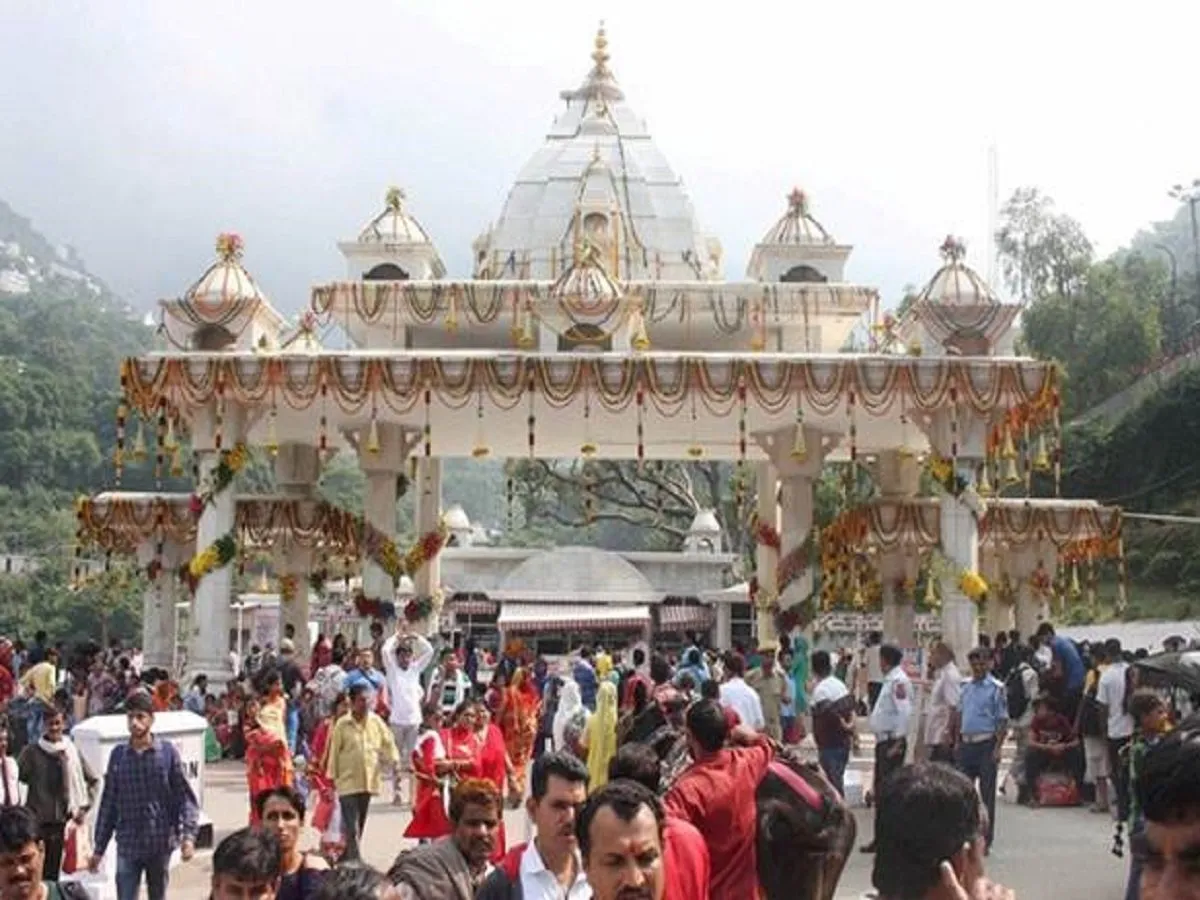 Mata Vaishno Devi + Kashmir + Amritsar Golden Temple Tour Packages