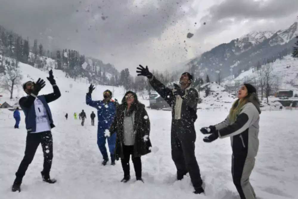 Snowfall in Kashmir, Shimla & Manali Ignites Winter Travel Boom — From Vaishno Devi Pilgrimage to Honeymoon & Adventure Tours